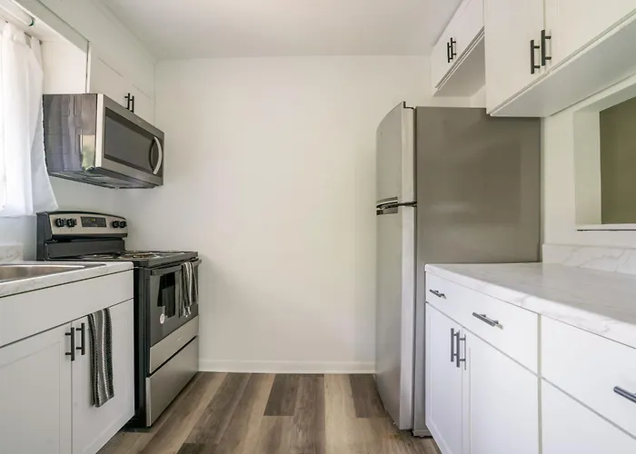 Apartment Prime Location! Upscale, Spacious 2br-2 Full Ba