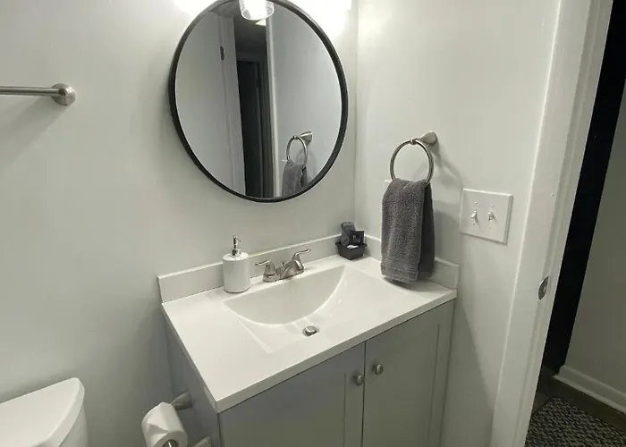 Prime Location! Upscale, Spacious 2br-2 Full Ba Apartment